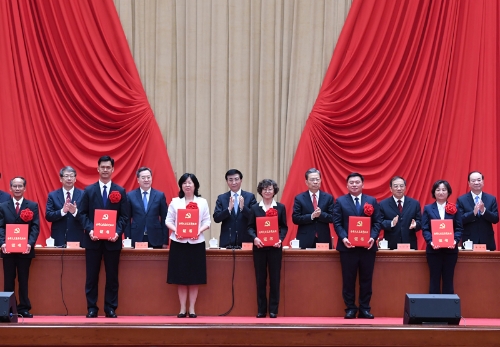 庆祝中国共产党成立100周年“七一勋章”颁授仪式在京隆重举行