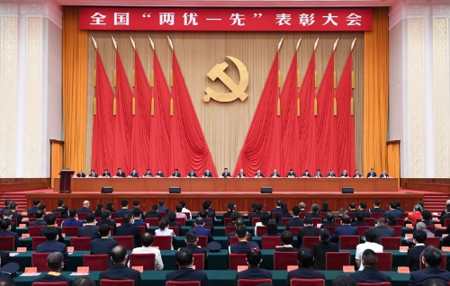 庆祝中国共产党成立100周年“七一勋章”颁授仪式在京隆重举行