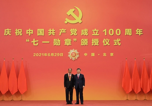 庆祝中国共产党成立100周年“七一勋章”颁授仪式在京隆重举行