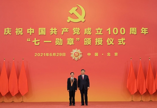 庆祝中国共产党成立100周年“七一勋章”颁授仪式在京隆重举行