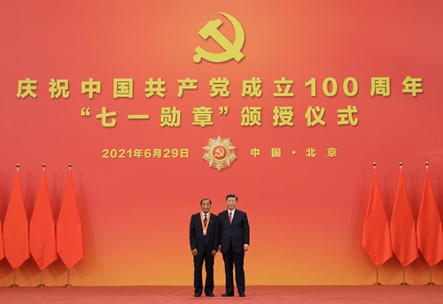 庆祝中国共产党成立100周年“七一勋章”颁授仪式在京隆重举行