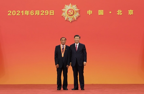 庆祝中国共产党成立100周年“七一勋章”颁授仪式在京隆重举行
