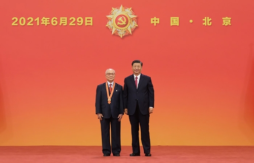 庆祝中国共产党成立100周年“七一勋章”颁授仪式在京隆重举行