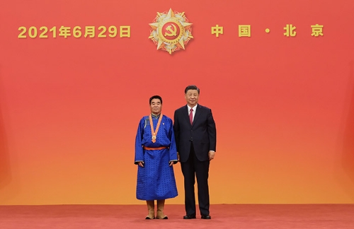 庆祝中国共产党成立100周年“七一勋章”颁授仪式在京隆重举行