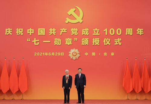 庆祝中国共产党成立100周年“七一勋章”颁授仪式在京隆重举行