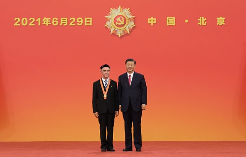 庆祝中国共产党成立100周年“七一勋章”颁授仪式在京隆重举行