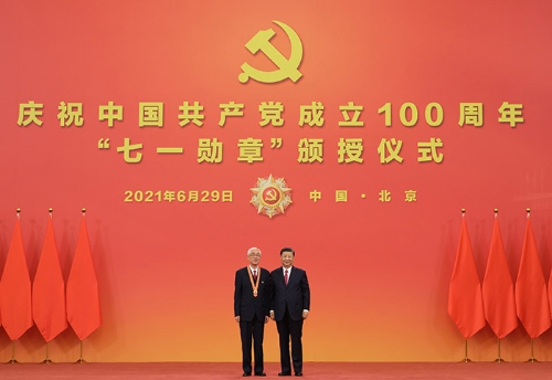 庆祝中国共产党成立100周年“七一勋章”颁授仪式在京隆重举行