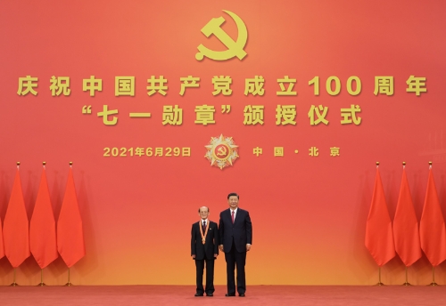 庆祝中国共产党成立100周年“七一勋章”颁授仪式在京隆重举行