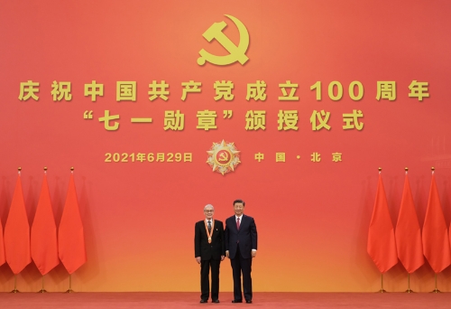 庆祝中国共产党成立100周年“七一勋章”颁授仪式在京隆重举行