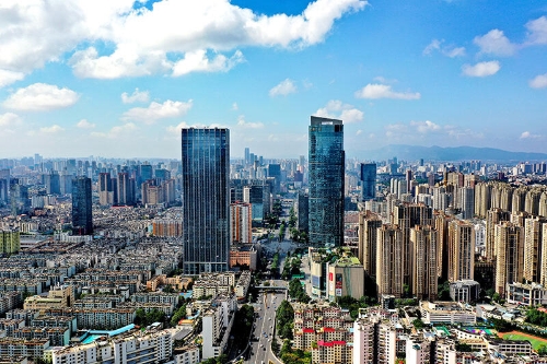 盘龙区楼宇经济向天拔节。滇勇 摄