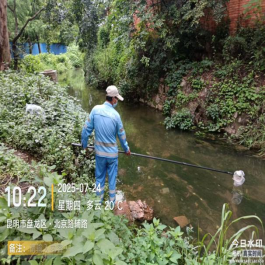 2025.7.25清淤排涝+精细保洁 全力保障盘龙区路畅景净600