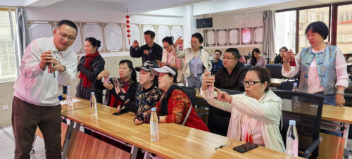 桃源社区举行智能手机培训